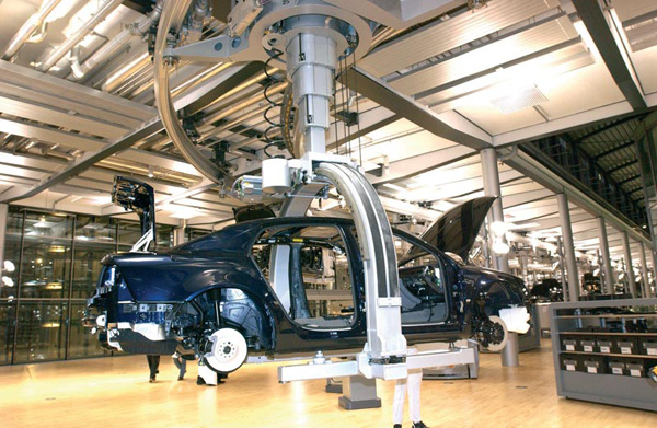 Robotic assembly of Volkswagen cars in Dresden
