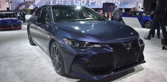 Toyota Avalon 2019 este prezentată la Salonul Auto de la Detroit Pagina de pornire