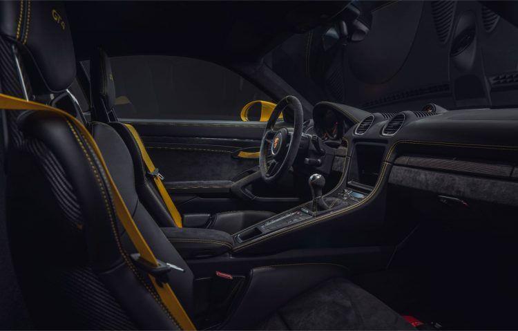 2020 Porsche 718 Cayman GT4: platte zessen en perfecte tienen