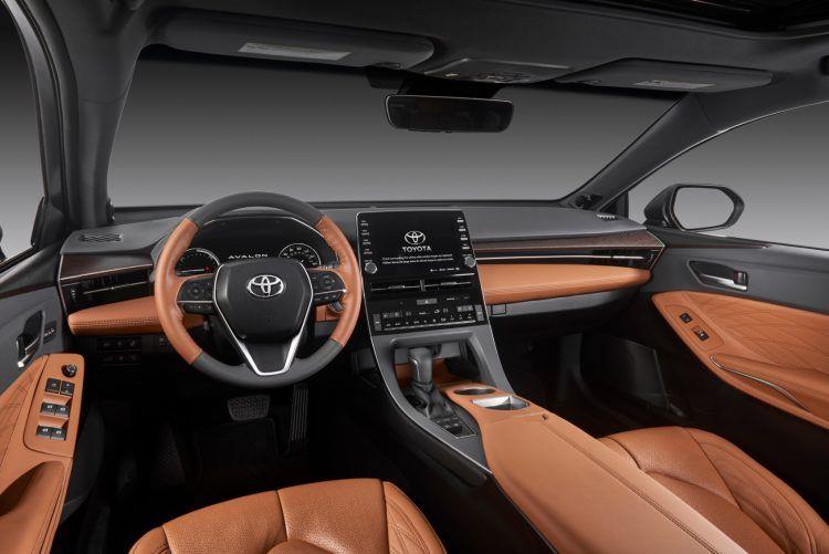 Обзор Toyota Avalon Hybrid Limited 2019: идеально подходит для работы или отдыха