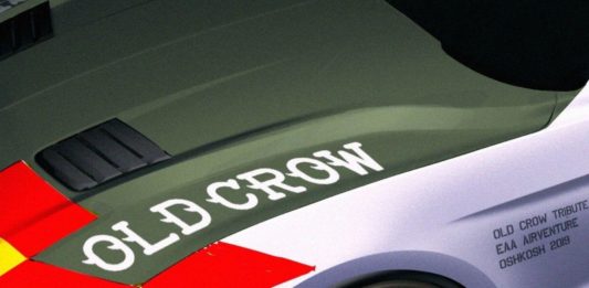 «старая ворона» mustang gt взлетает на «сбор» Strona główna