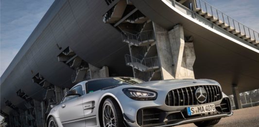 Mercedes-amg gt r pro: быстрый взгляд на эту гусеничную машину Startsida