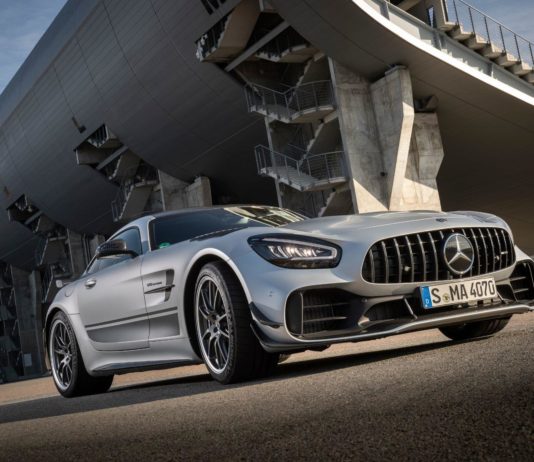 Mercedes-amg gt r pro: быстрый взгляд на эту гусеничную машину Página de inicio