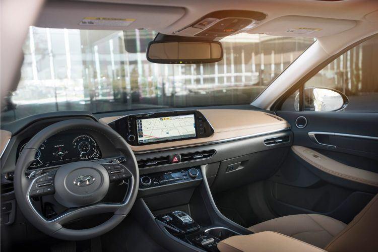 Hyundai Sonata 2020: avancerad teknik för överkomliga pengar