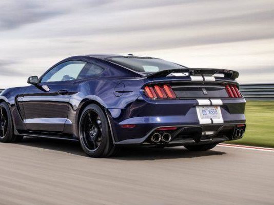 Модернизированный mustang shelby gt350 приближается Головна сторінка