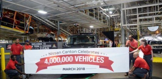 Nissan празднует рубеж производства в миссисипи Strona główna