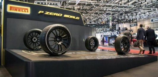 Витрины pirelli «кибер-автомобиль» в женеве Strona główna