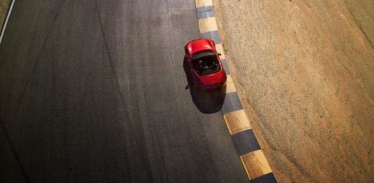 Может ли mazda mx-5 miata обогнать один из самых величайших мускул каров в истории? Page d'accueil