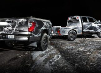Denna Nissan Titan är en gigantisk grill på hjul.