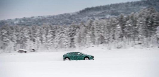 Jaguar i-pace тестируется в арктике ホームページ