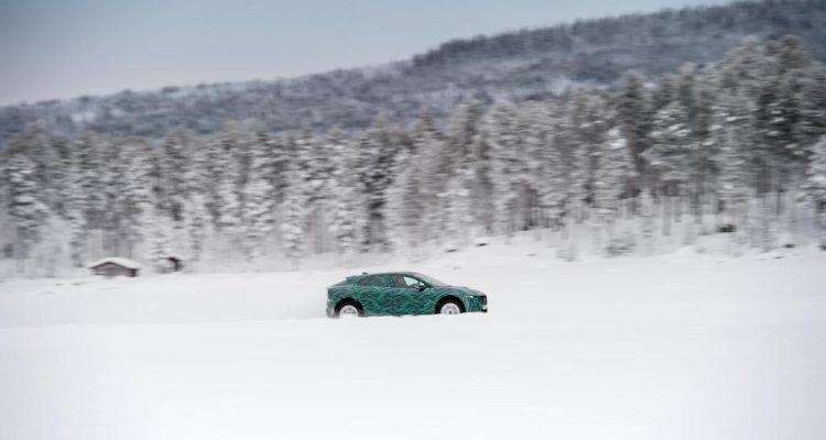 Jaguar I-PACE тестируется в Арктике