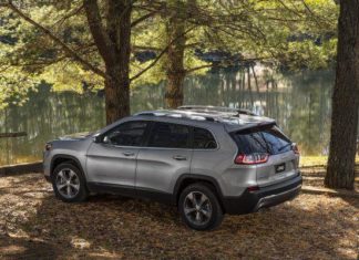 Обзор Jeep Cherokee Limited 4X4 2019 года