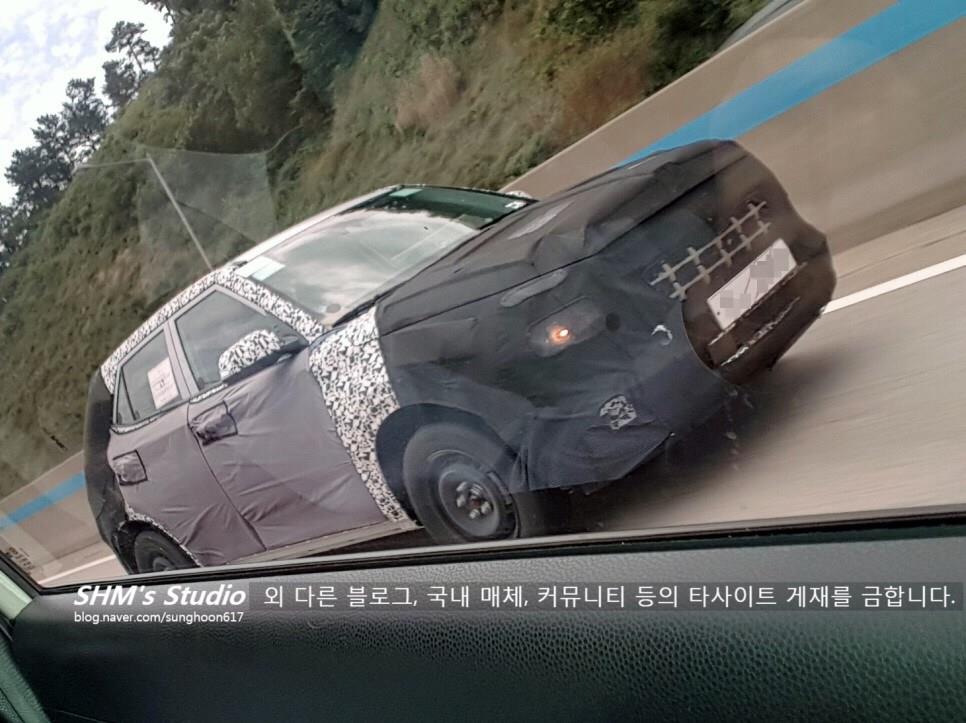 Внедорожник Hyundai Leonis Di на текстовой трассе в Корее