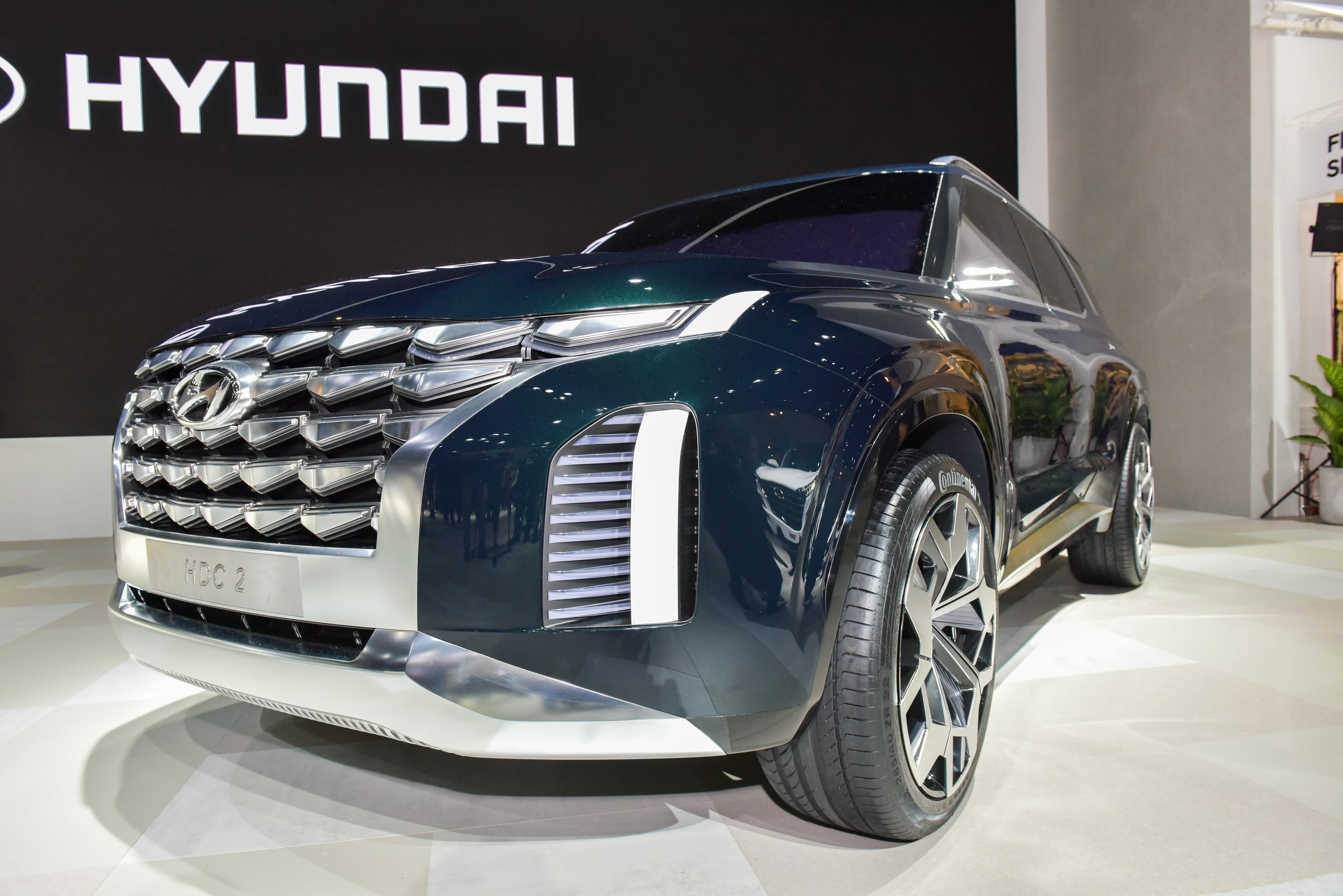 Hyundai Santa Fe XL - с концептуальным автомобилем HDC-2