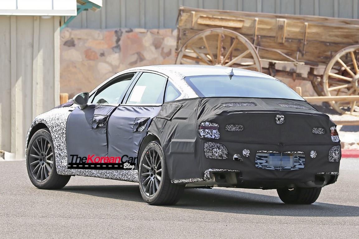 Genesis G80 Spied showing off its front grille