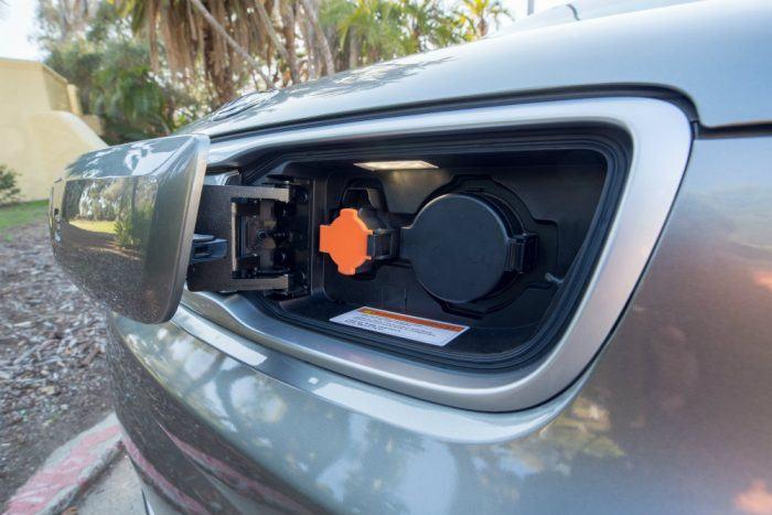 Сможет ли беспроводная система зарядки электромобилей от Kia изменить мир?