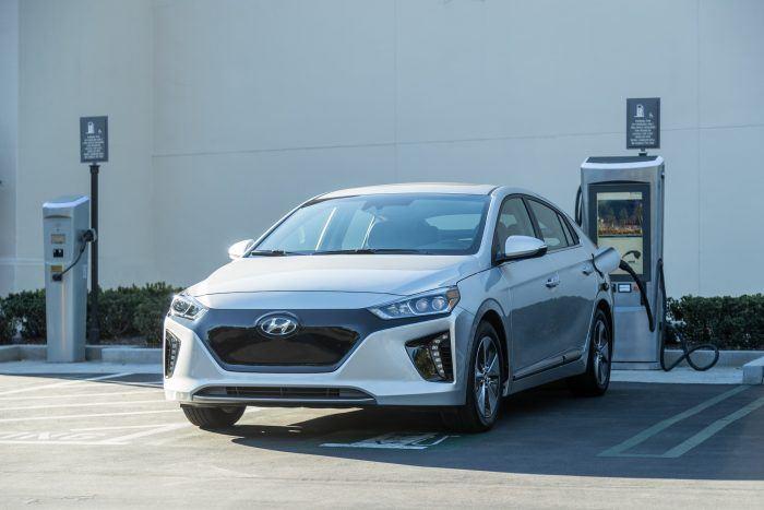 Hyundai Ioniq 2019. Гибридті, электрлік және қосылатын гибридті үлгілерге шолу.