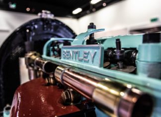 Программа учеников Bentley восстанавливает ревущий двигатель 20-х годов