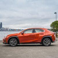 Lexus UX 250h 2019: невеликий позашляховик для великого міста