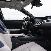 Обзор Lexus UX 250h 2019 года: небольшой внедорожник для большого города