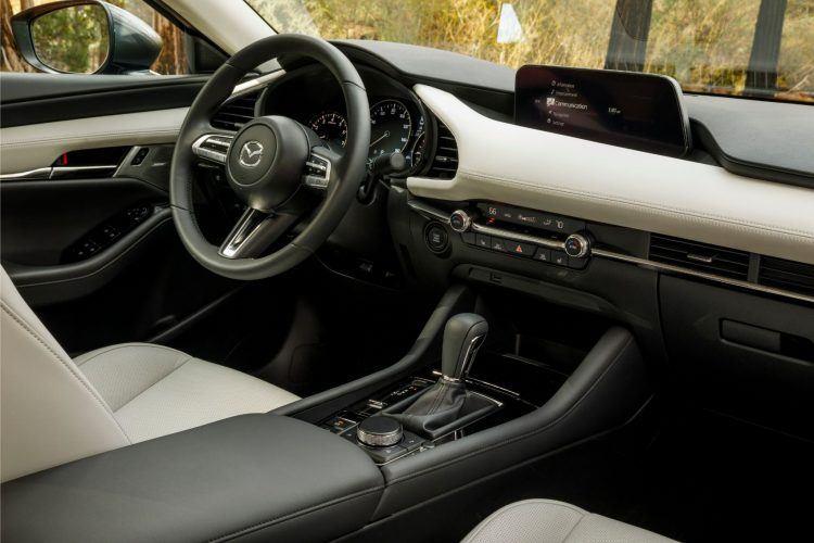 Обзор седана Mazda3 2019 года: весело, спортивный и доступный