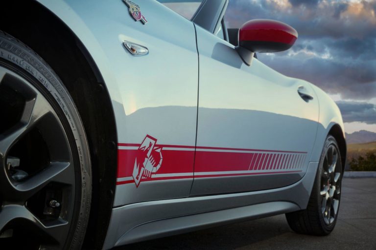 2020 Fiat 124 Spider Abarth: Ощущение укуса скорпиона!