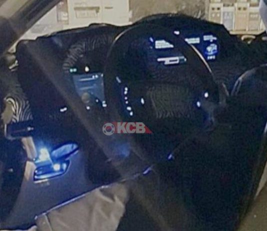 Внутренняя съемка genesis gv80 показывает широкоэкранный и цифровой кластер Page d'accueil