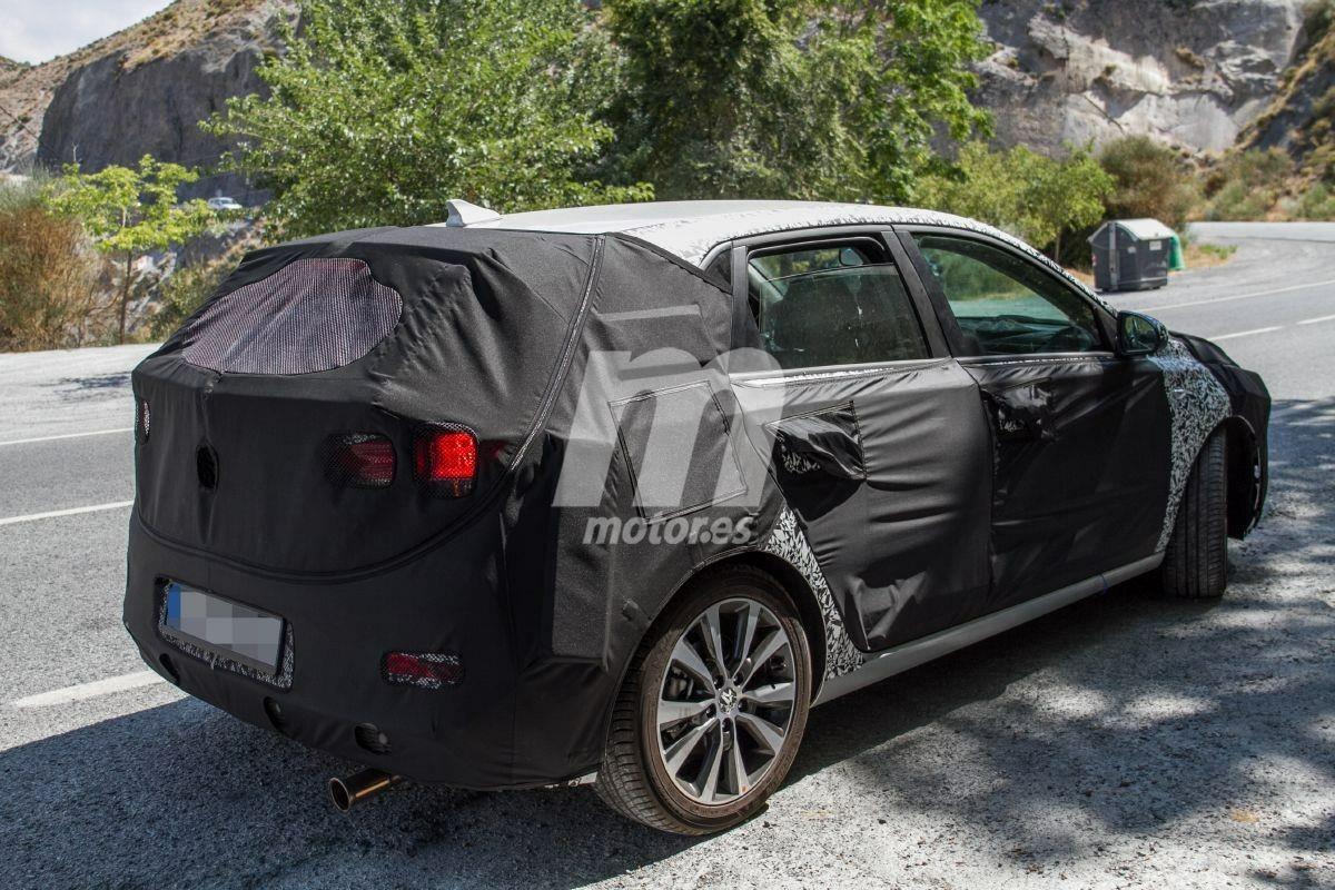 Hyundai i30 Facelift Spied: first photos in camouflage