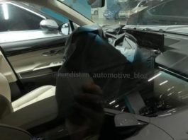 Genesis gv70 spied inside показывает большой широкоформатный экран Main page