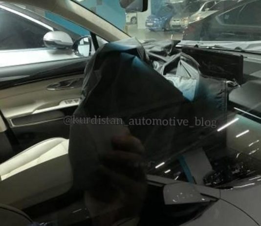 Genesis gv70 spied inside показывает большой широкоформатный экран Начална страница