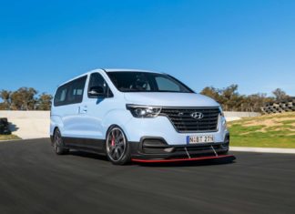 Hyundai iMax N Drift Bus on kahdeksanpaikkainen pakettiauto, jonka teho on 402 hv.
