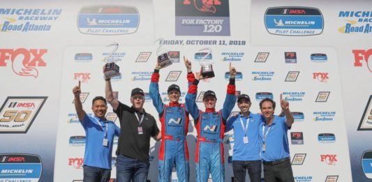 Mark wilkins e michael lewis vincono il campionato imsa michelin pilot challenge 2019 con un'auto da corsa hyundai veloster tcr Pagina iniziale
