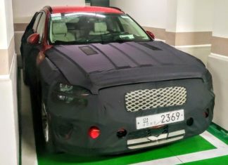 Genesis GV70 SUV fångade nu i rött