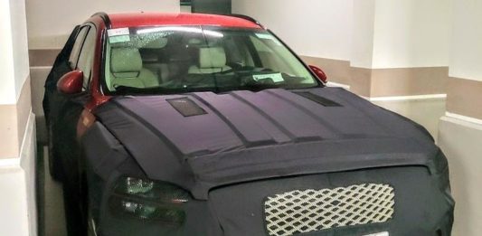ジェネシスのSUV、gv70の赤がキャッチされた ホームページ