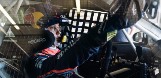 Звезда ралли тьерри невиль готов к старту гостей в adac tcr germany Pääsivu