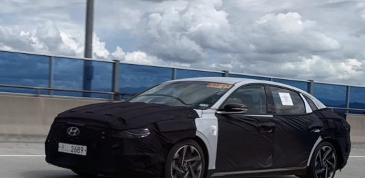 Hyundai grandeur facelift spied Pääsivu