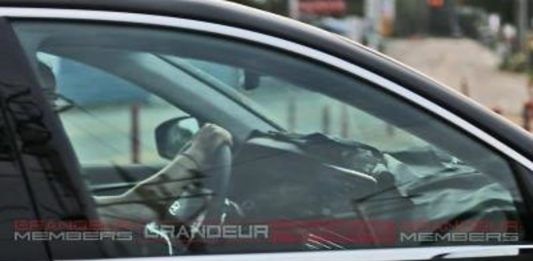 Hyundai grandeur facelift spied внутри Hauptseite