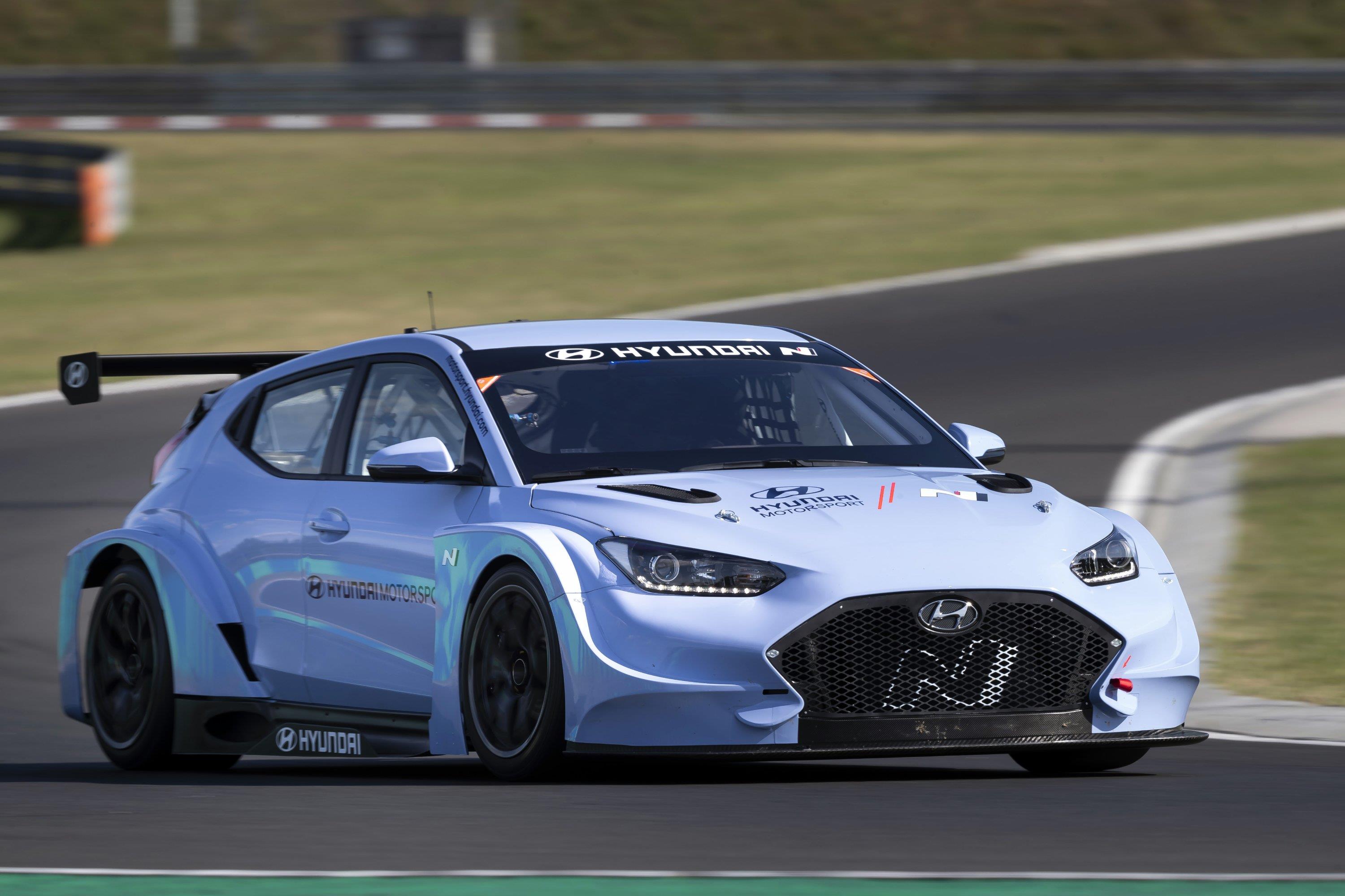 Hyundai Motorsport начинает тестирование с Veloster N ETCR