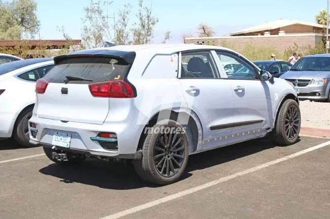 Mysterious Mule Spied test could be Genesis EV SUV