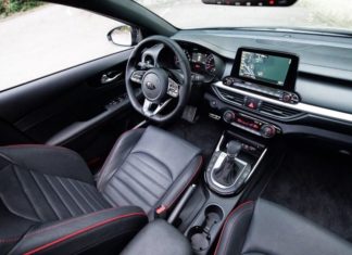 Kia mette in mostra gli interni della K3 GT