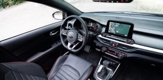 Kia демонстрирует интерьер k3 gt Strona główna